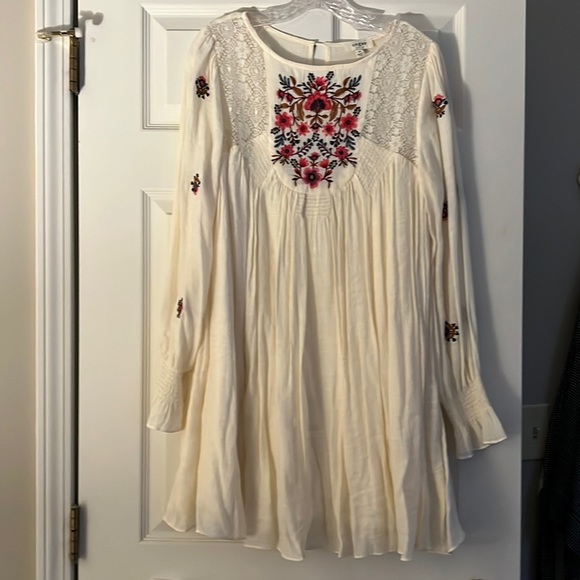Umgee Dresses & Skirts - Cream Shift Floral Embroidered Dress